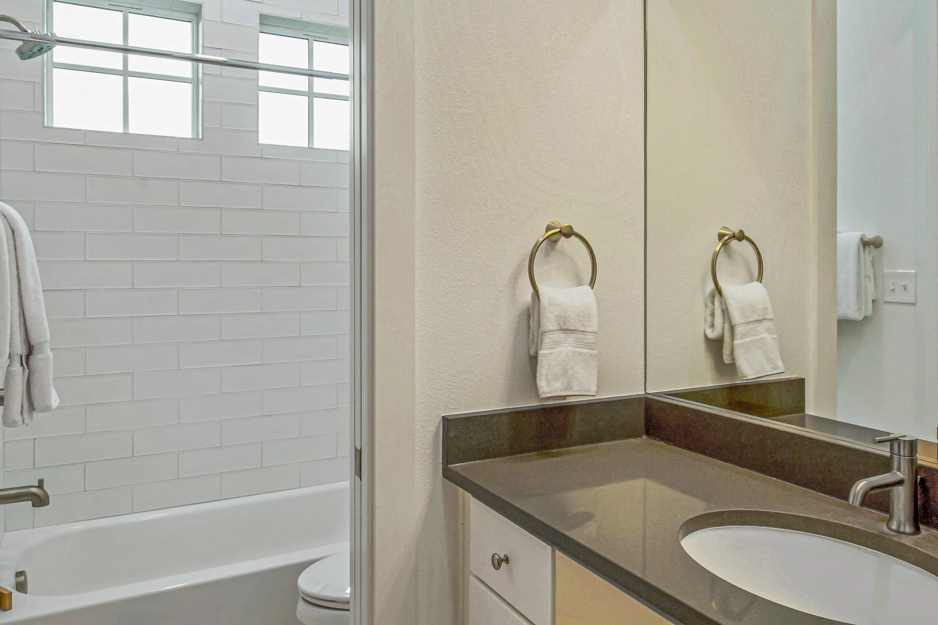 Grey Pelican Place - Image 10