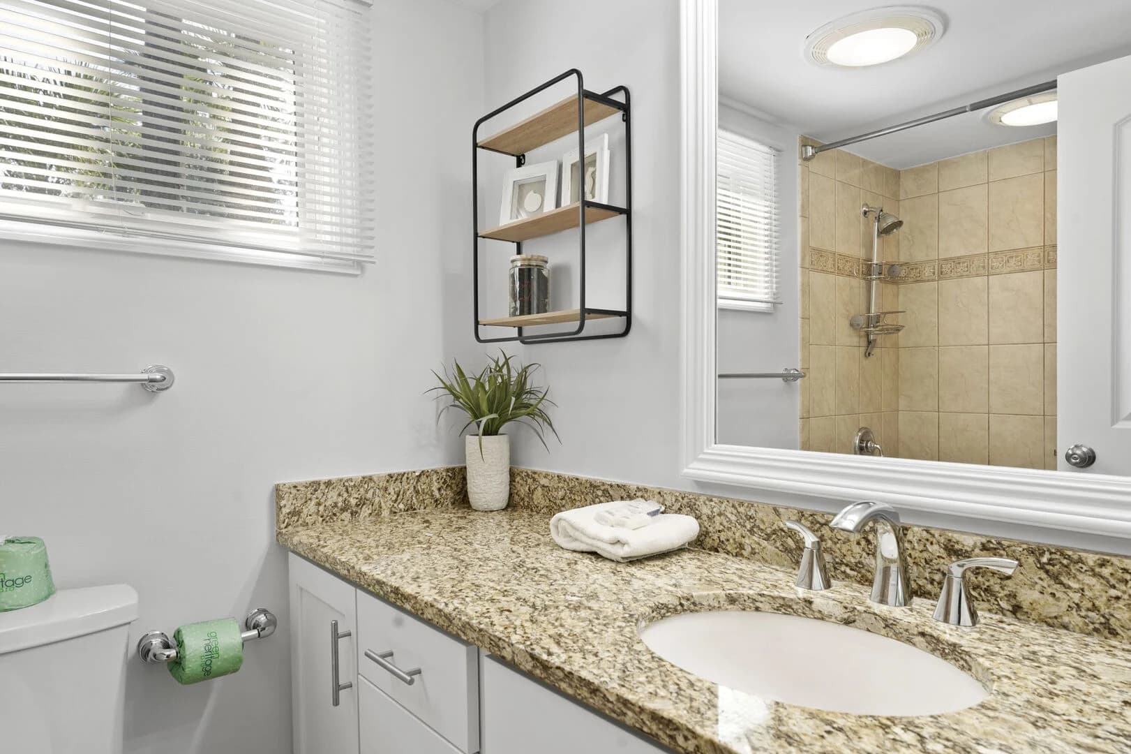 Pelican's Perch - Image 21