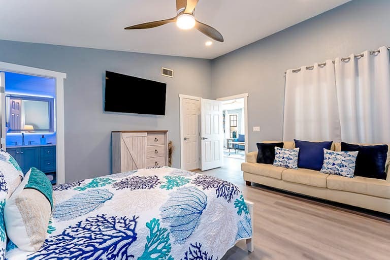 Déjà Blue - Image 21