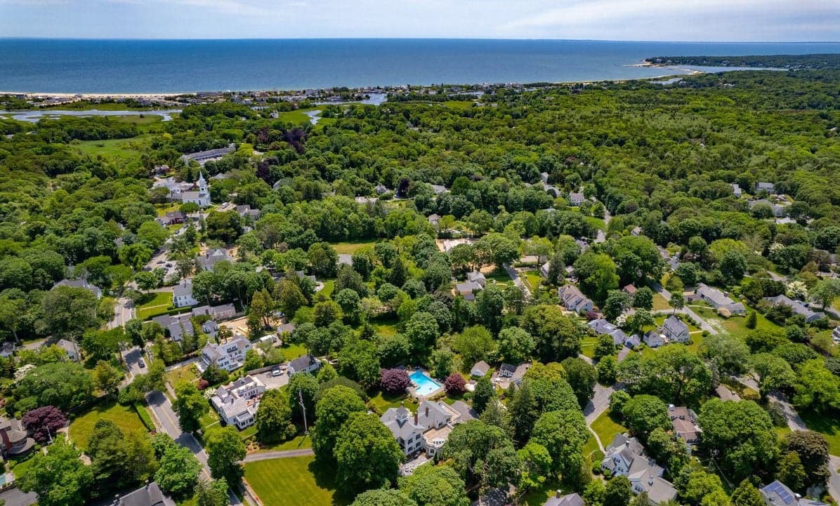 Center Of It All Estate - Image 12