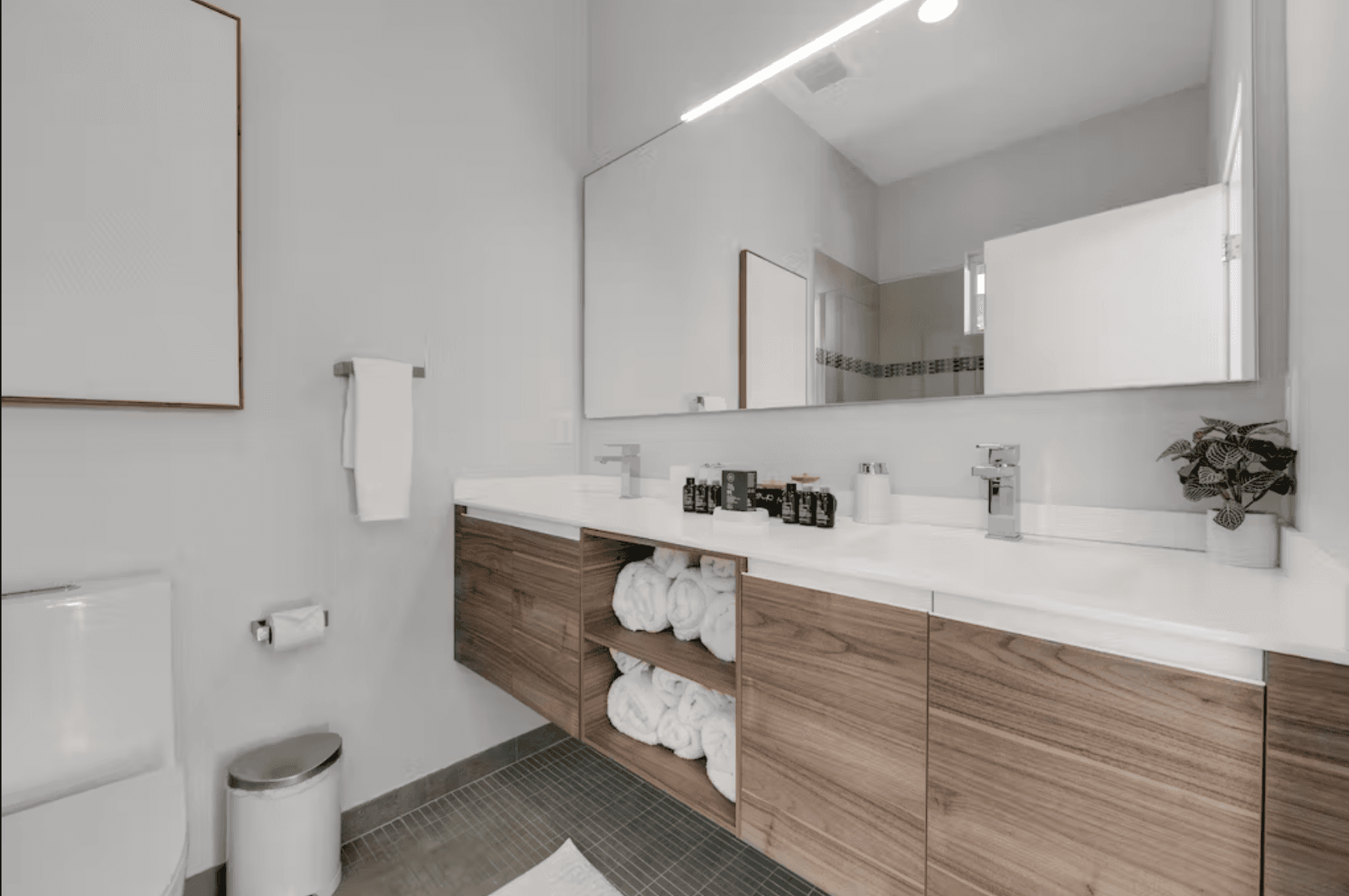 Modern Distinction Home - Image 12