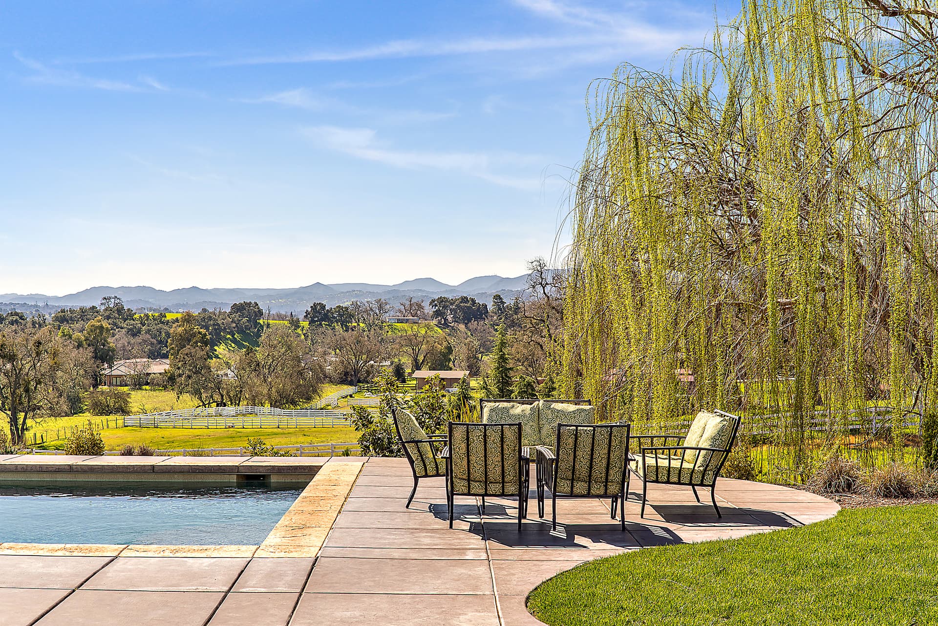 Frontier Main and Guest House - Image 44