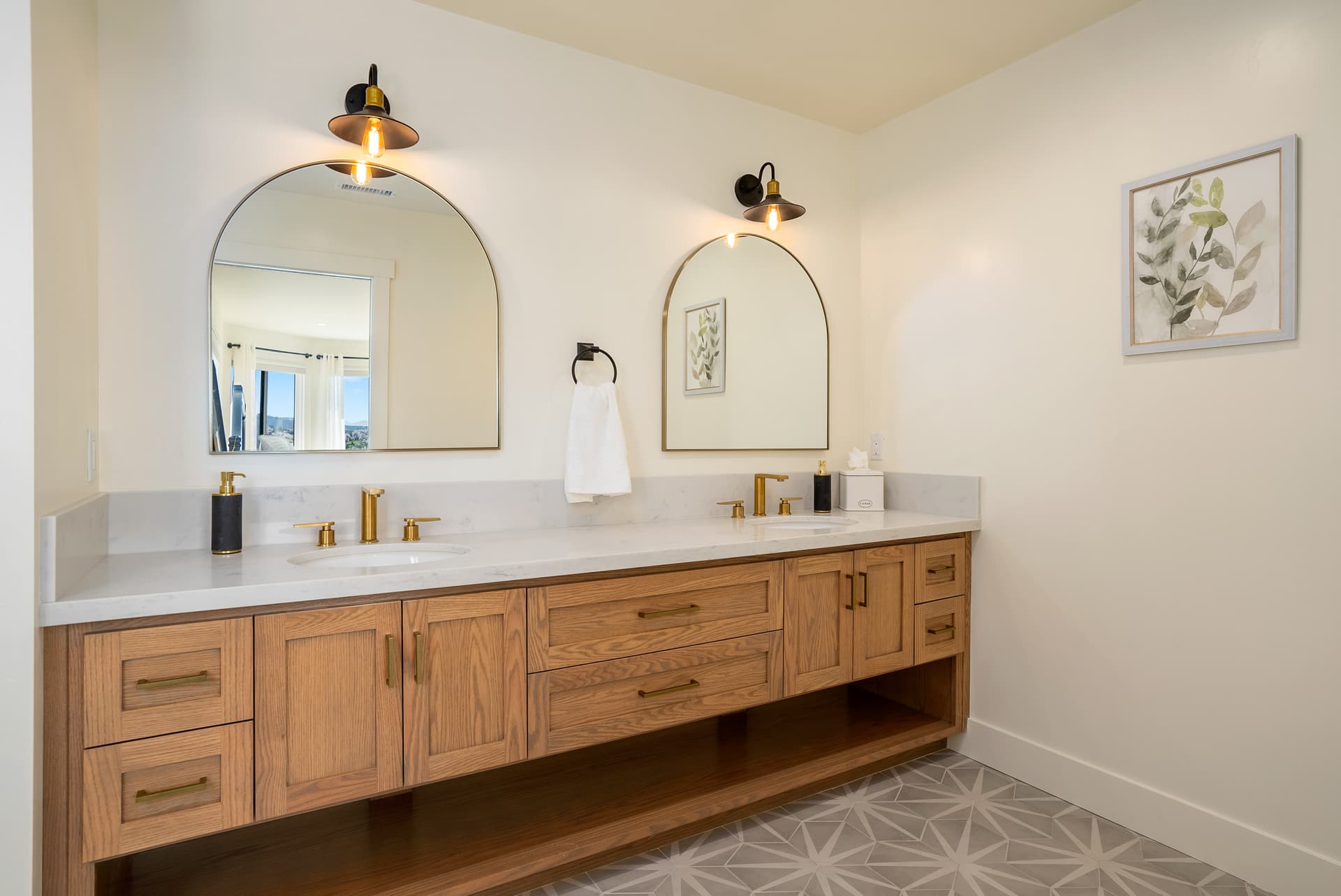 Mira Vista Manor - Image 21