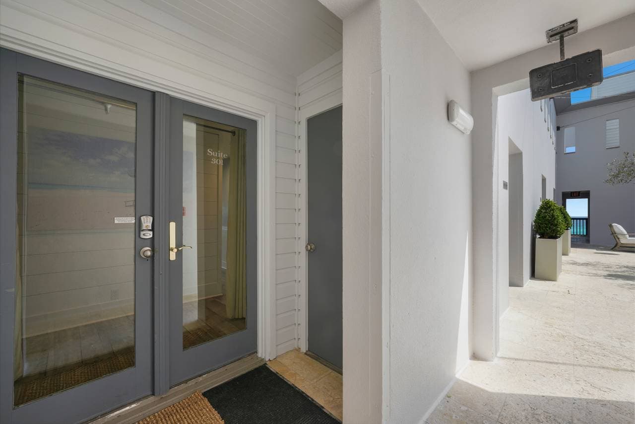 Above The Crowd Home - Image 3