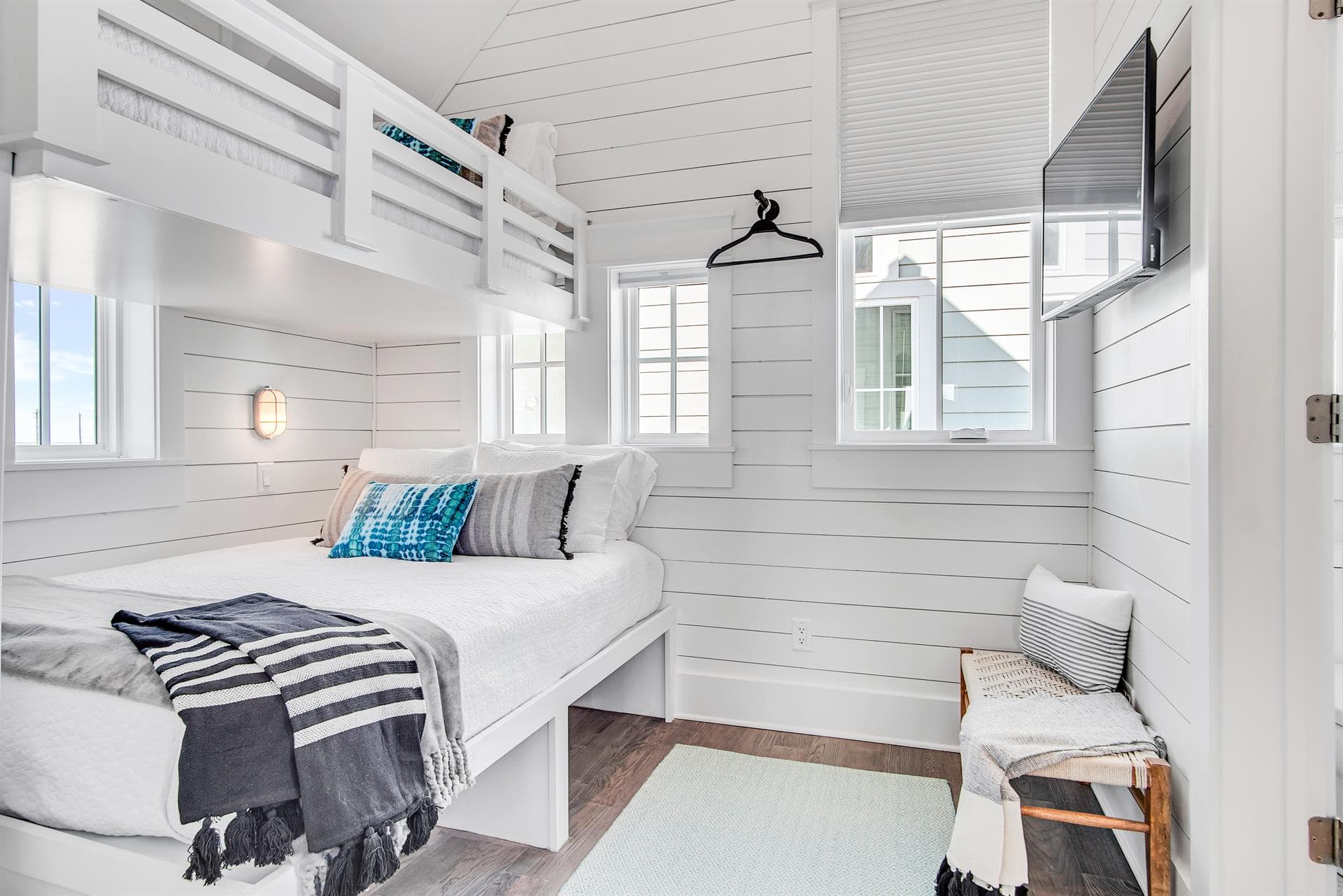 Isle of Dogs - Image 13