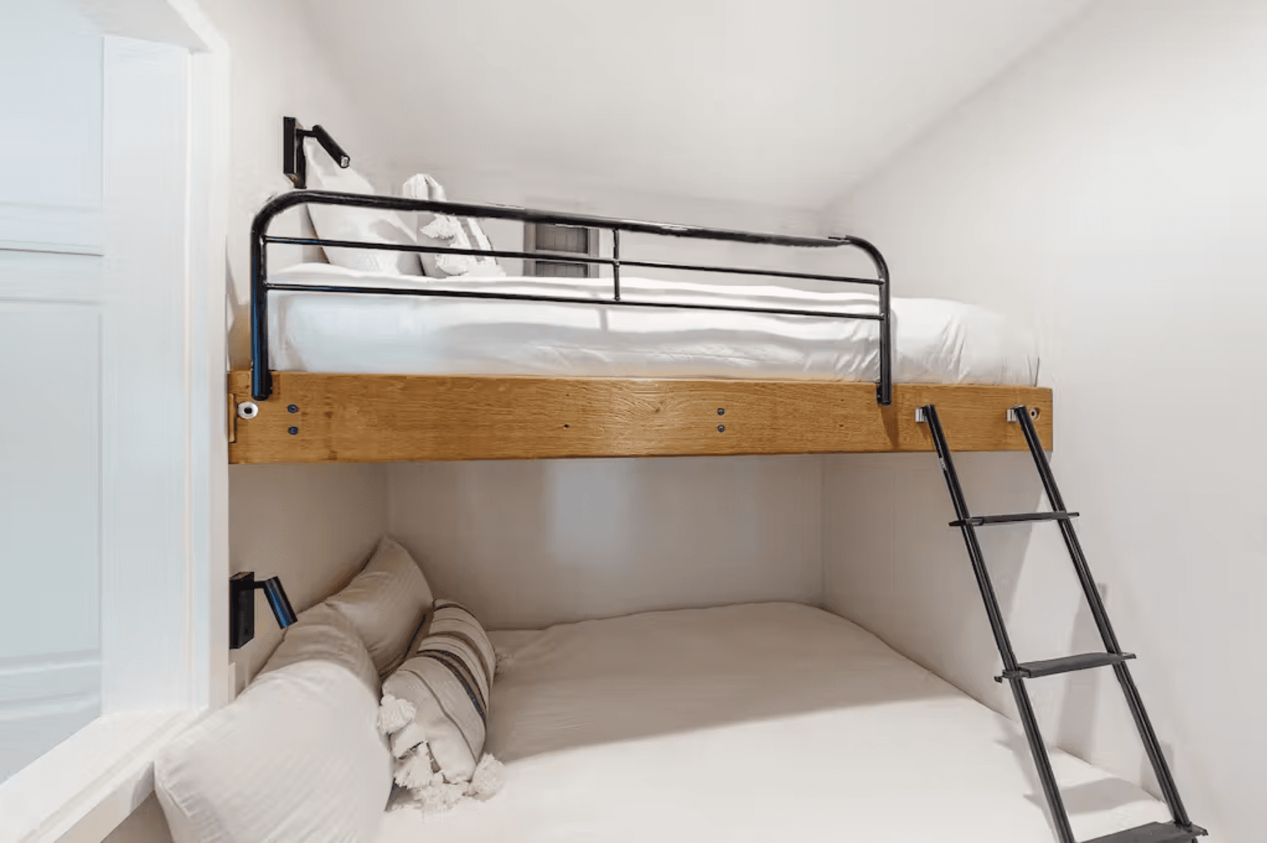 Modern Alpine Getaway - Image 9