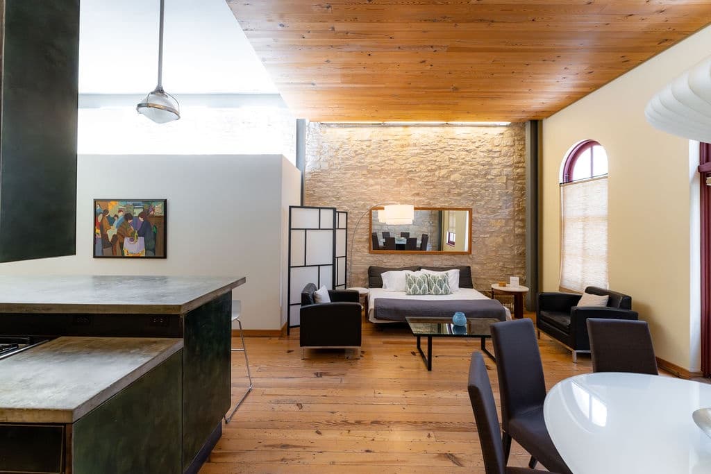 Loft On Congress Home - Image 6