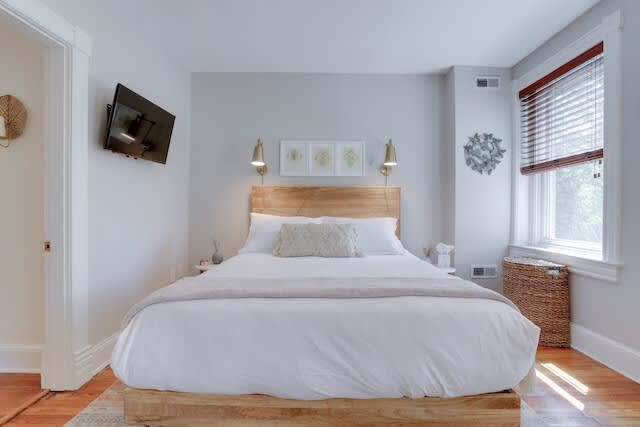 Capitol Comfort - Image 35