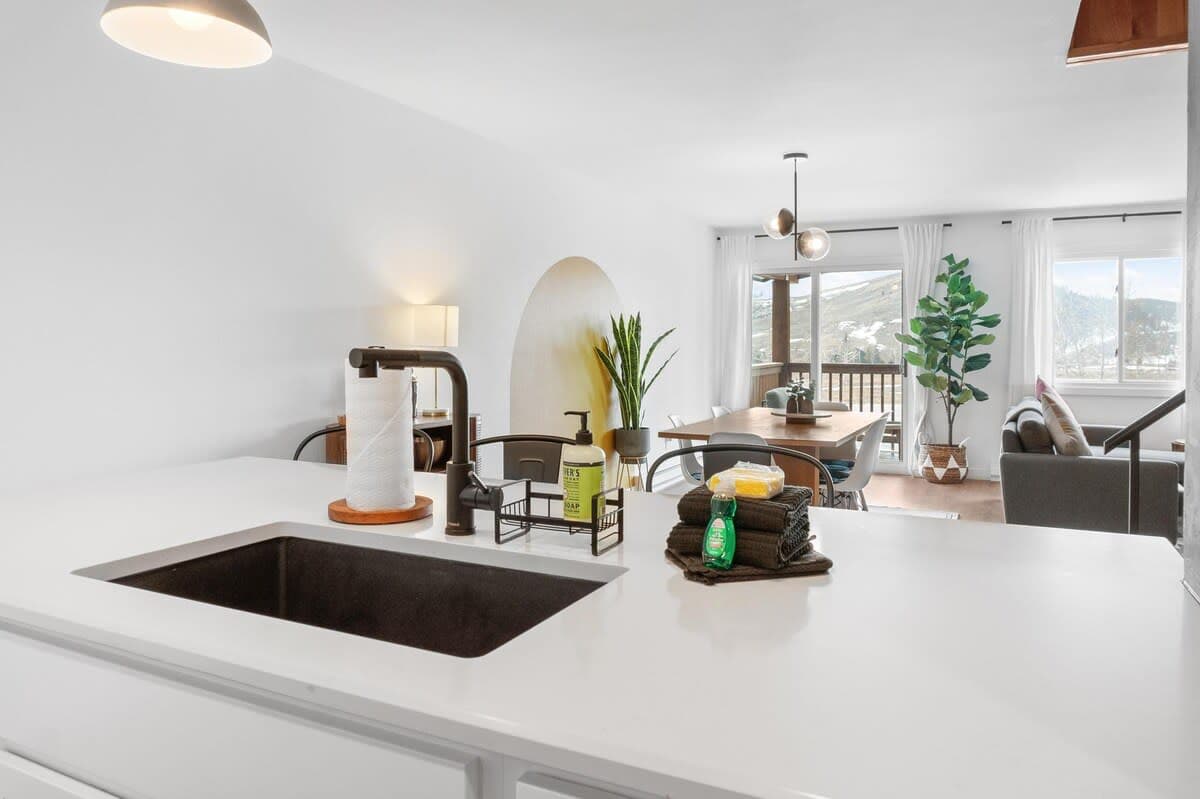 Nordic Mountain Haven - Image 8