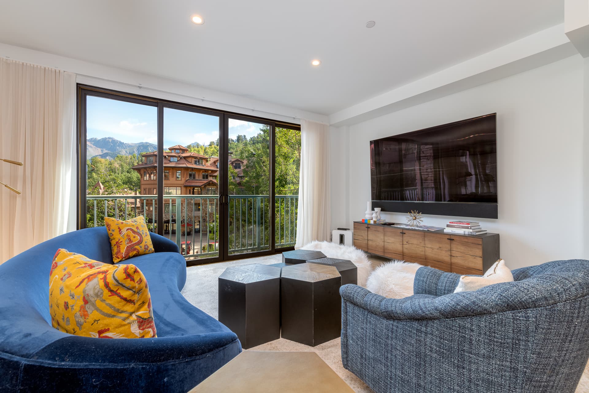 Sky High at the Plaza - Image 3