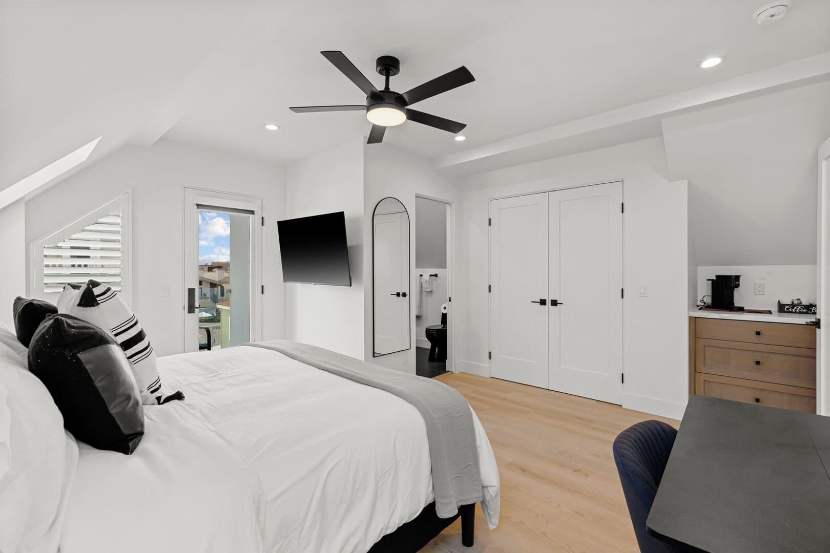 Modern Beach Vibes (Upper) - Image 22