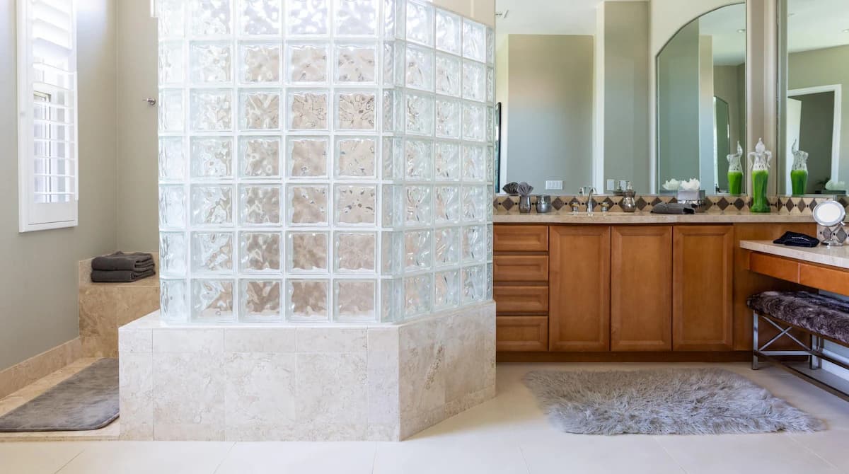 Lake View Home - Image 18