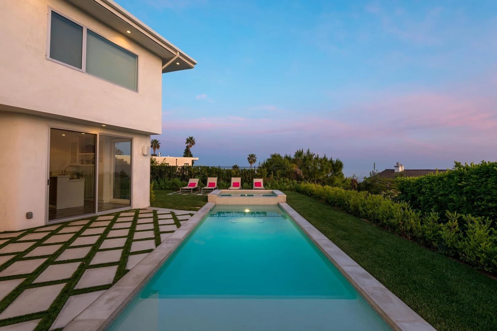 Venus Modern - Image 2