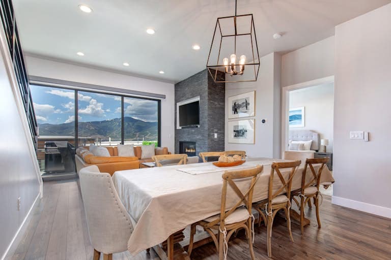 Hideout Hideaway - Image 16