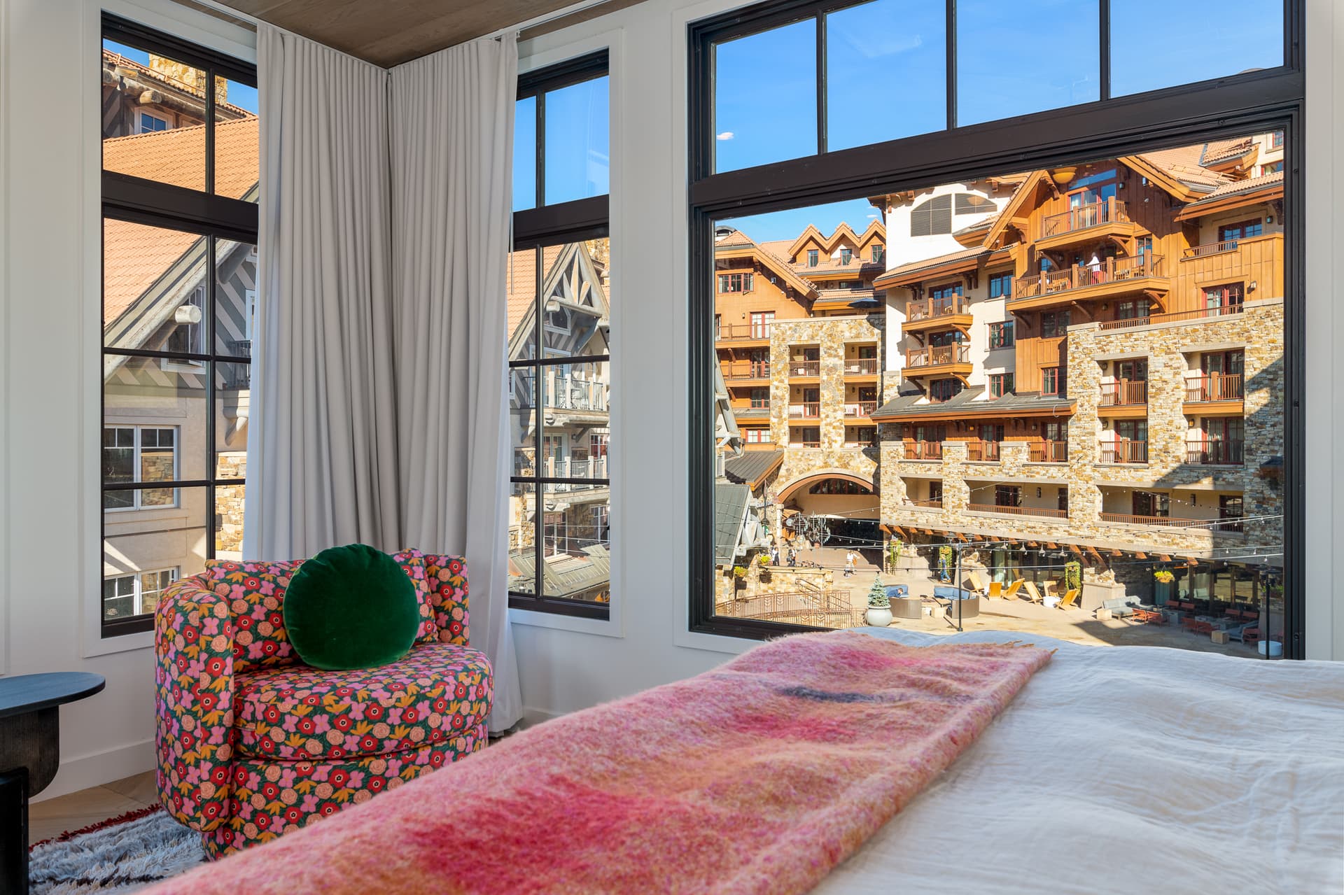 Sky High at the Plaza - Image 28