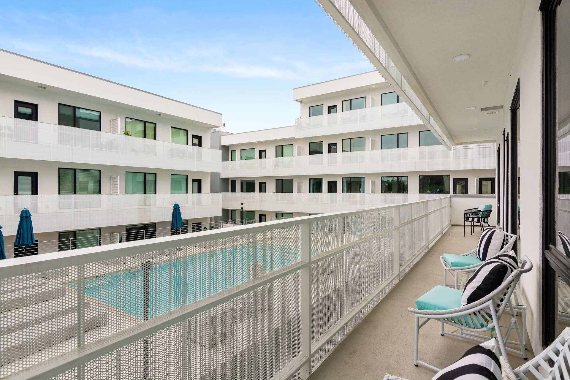 Red Illume Home - Image 2