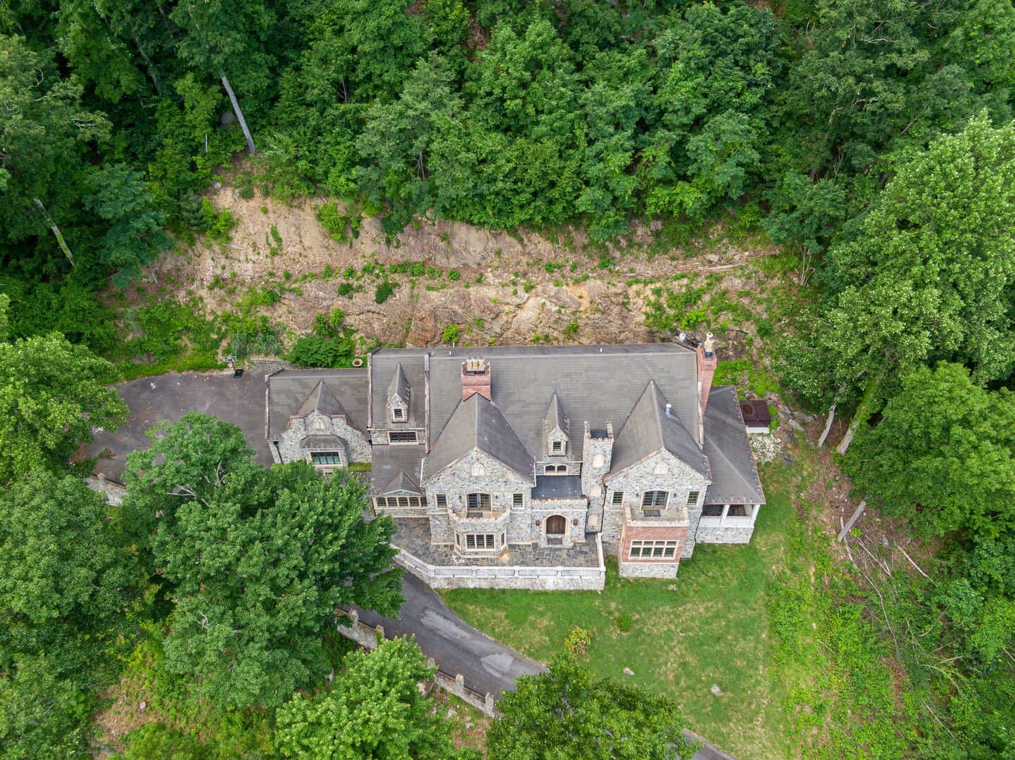 The Castle at Valle Crucis - Image 4