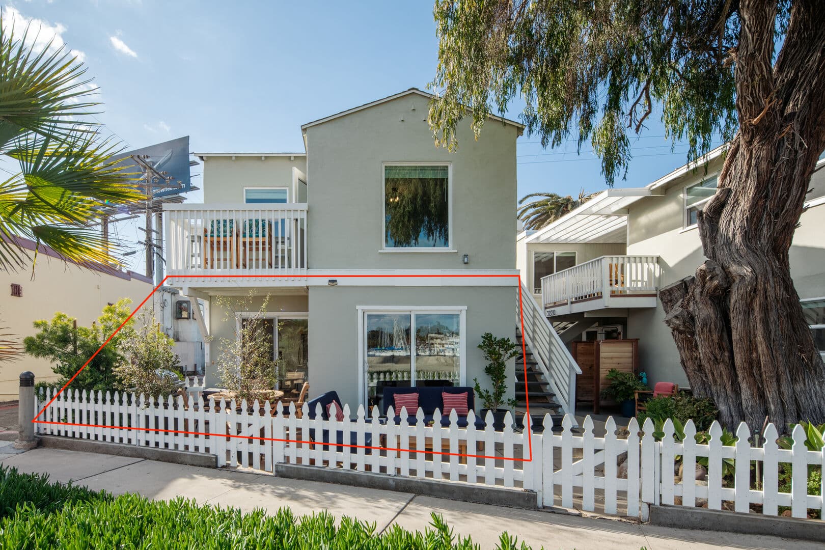 Surf and Bay - Image 2