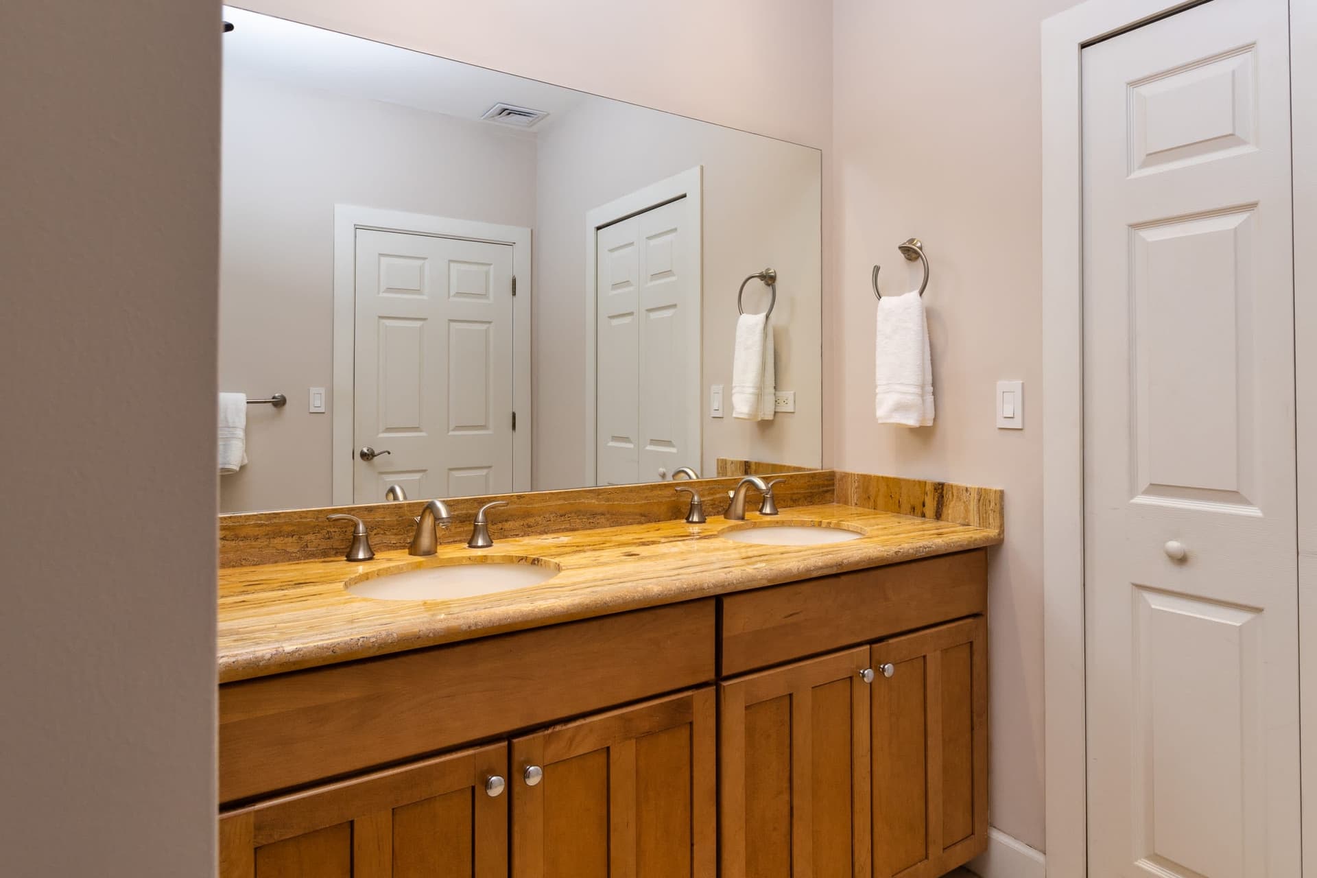 Lazy River Residence - Image 15