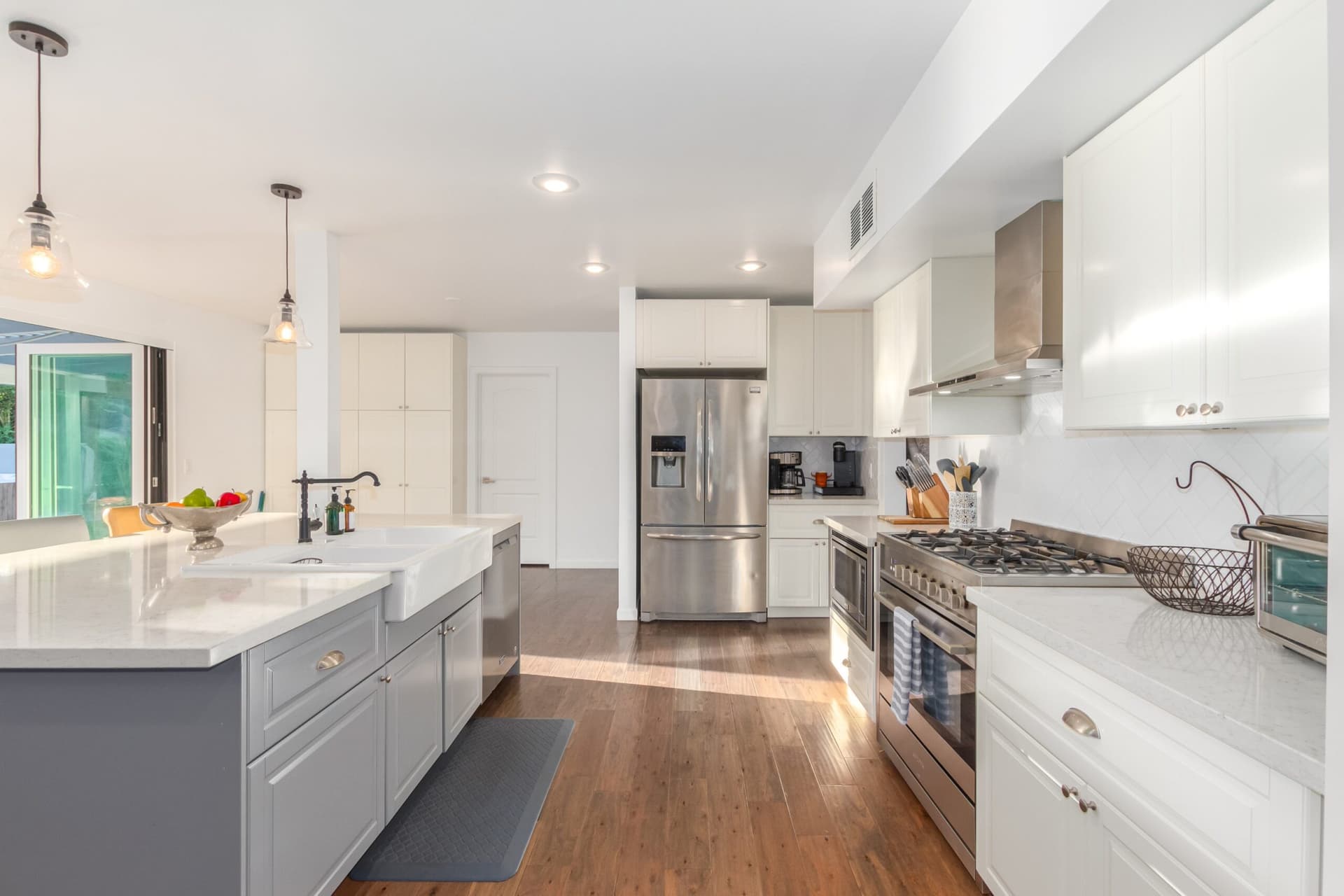 Ochenta Modern Poolhouse - Image 14