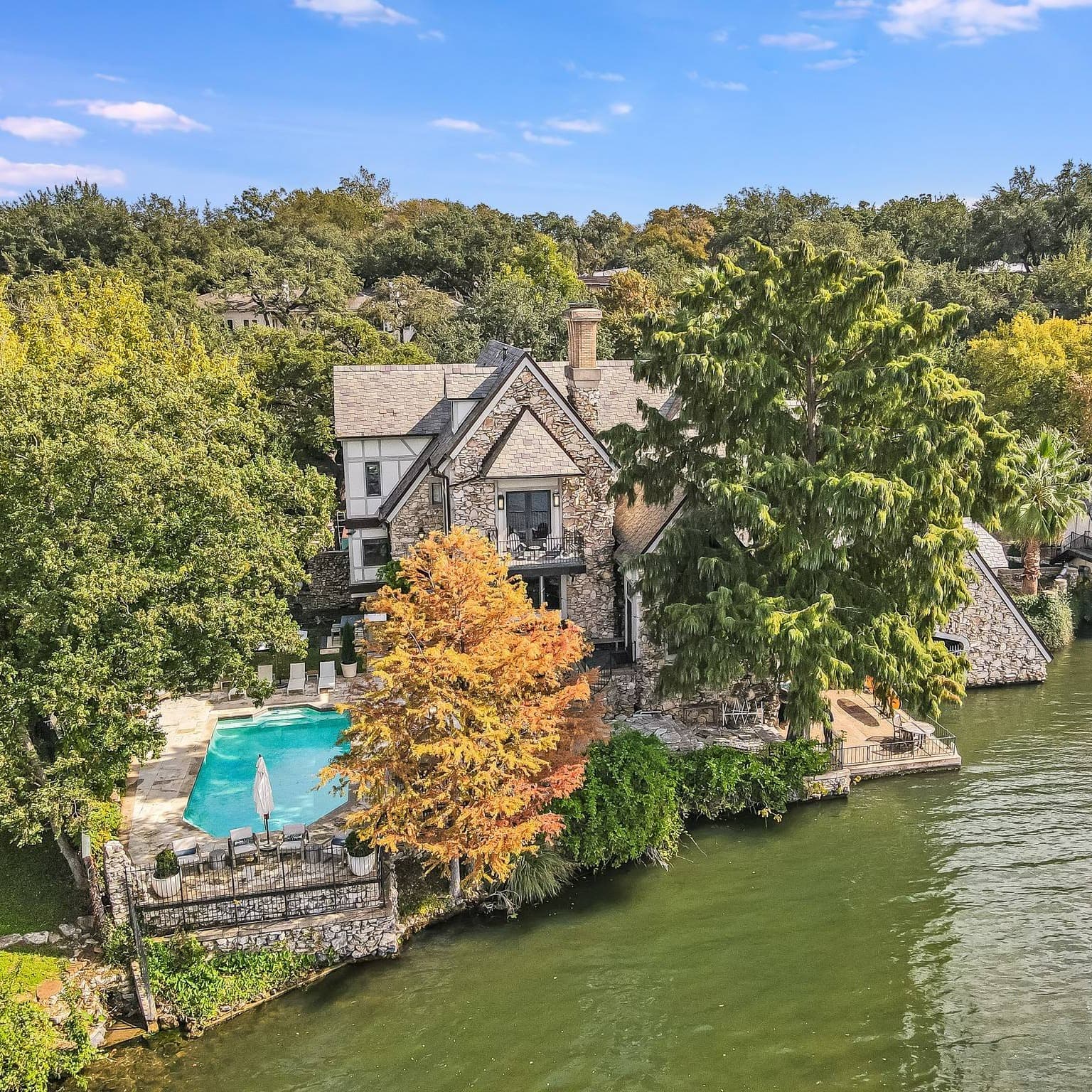 Manor on Lake Austin - Image 1