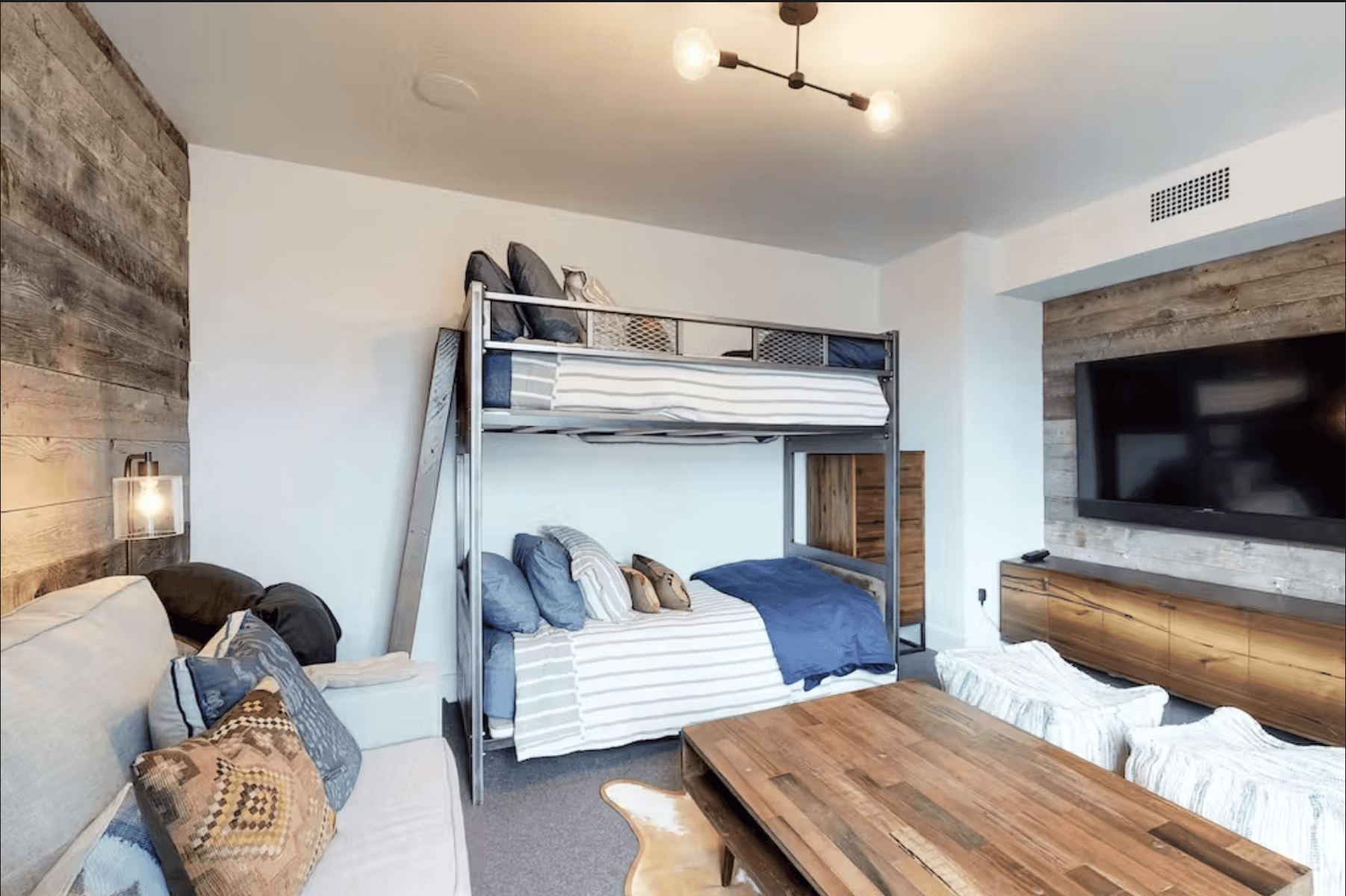 Lake Cabin - Image 23