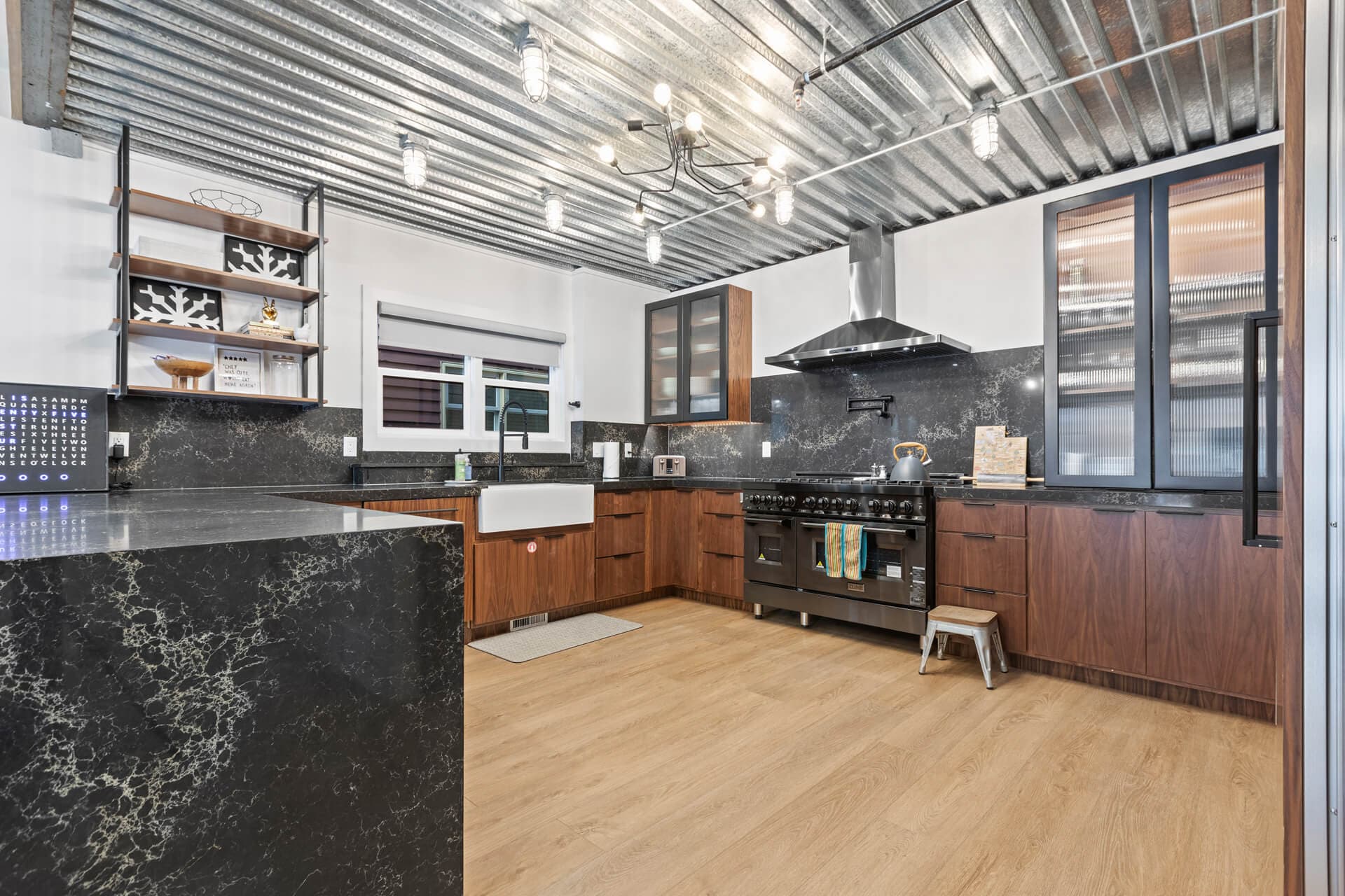 Upper Main #237 - Image 5