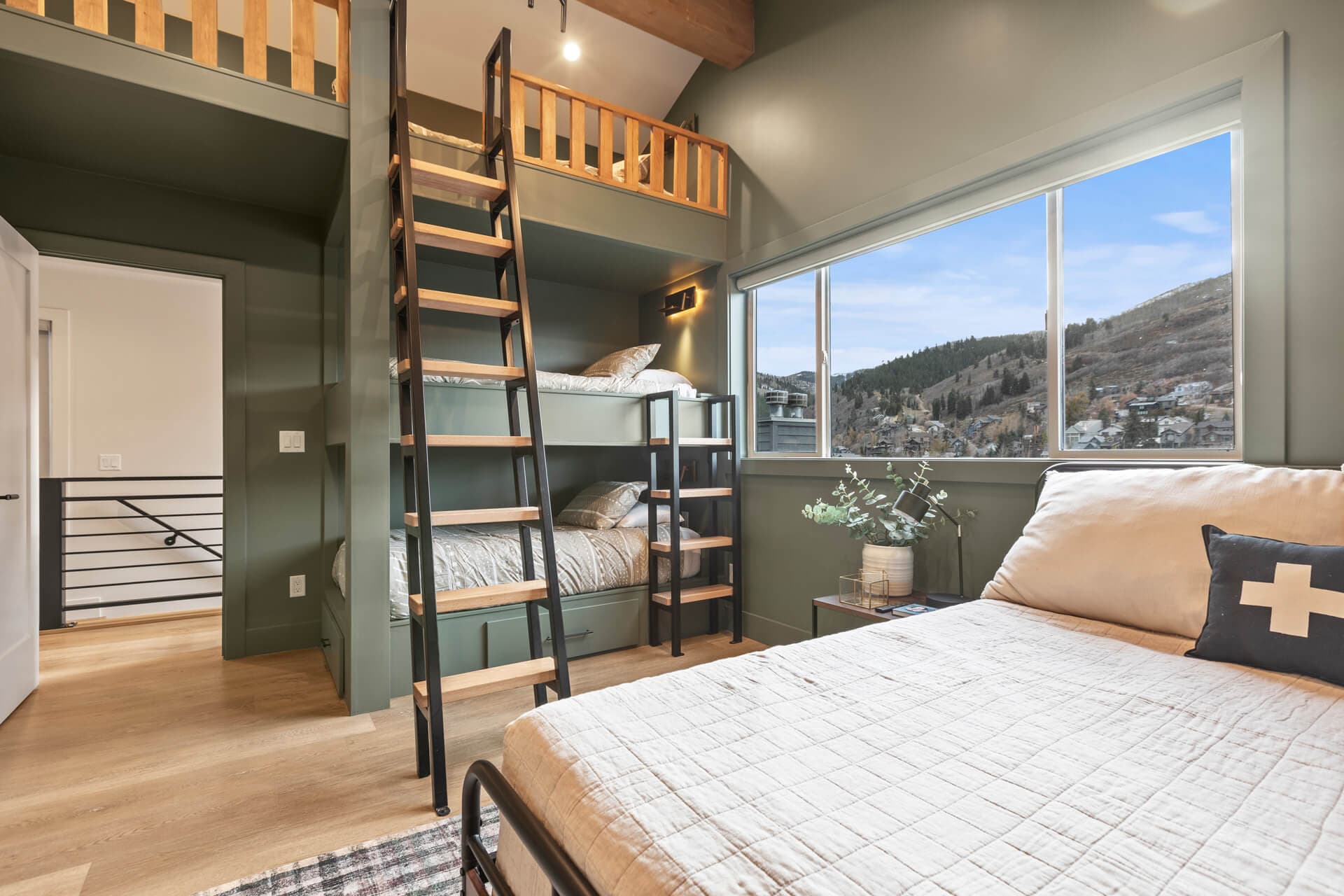 Upper Main #237 - Image 22