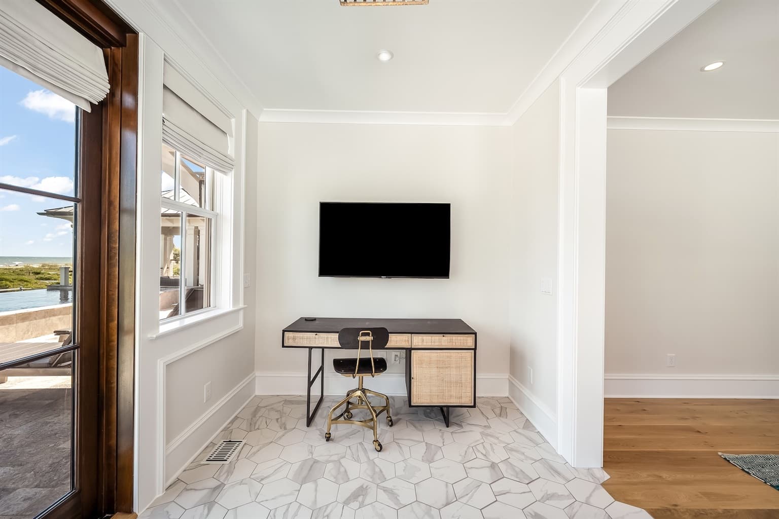 Beach Shelter - Image 35