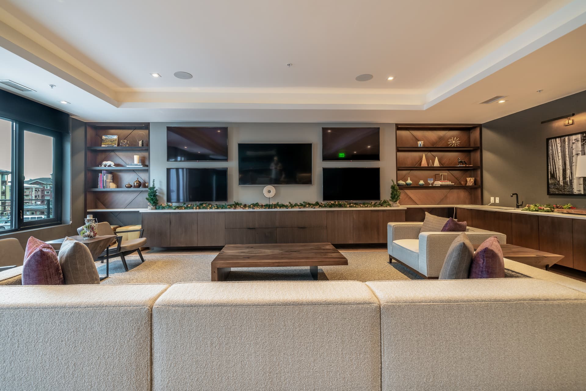 Lift 402 Home - Image 24