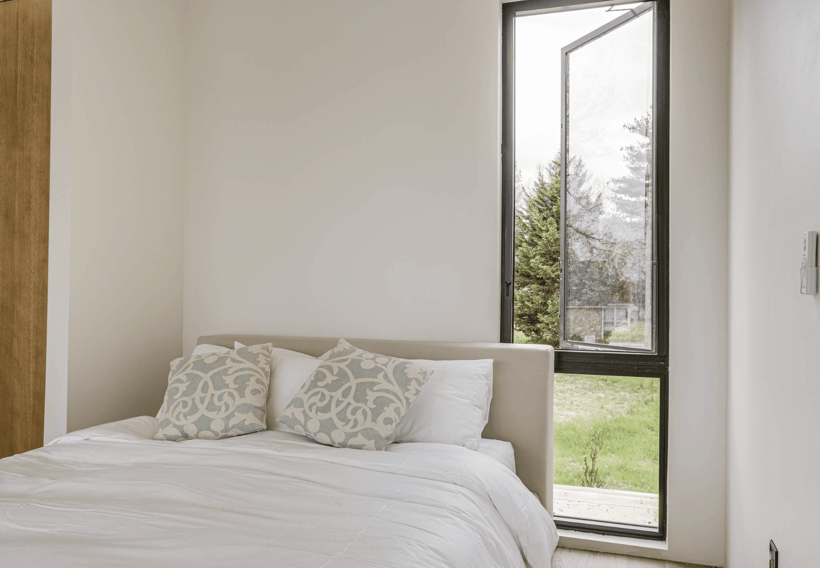 Nashville Lakeside Modern - Image 35