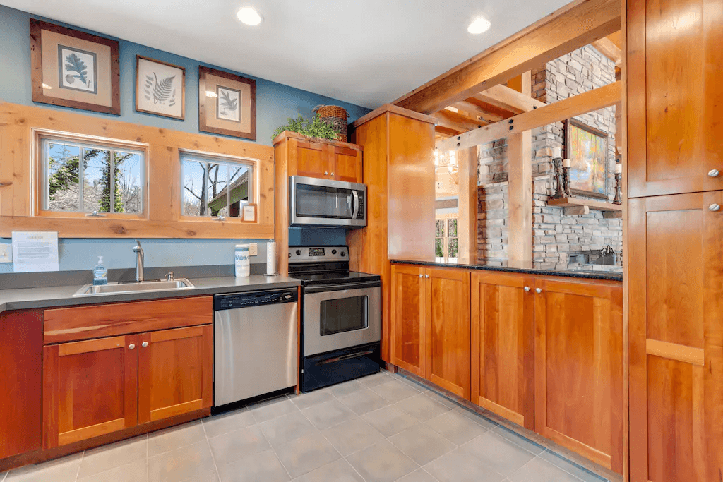 Still Lake Getaway - Image 17