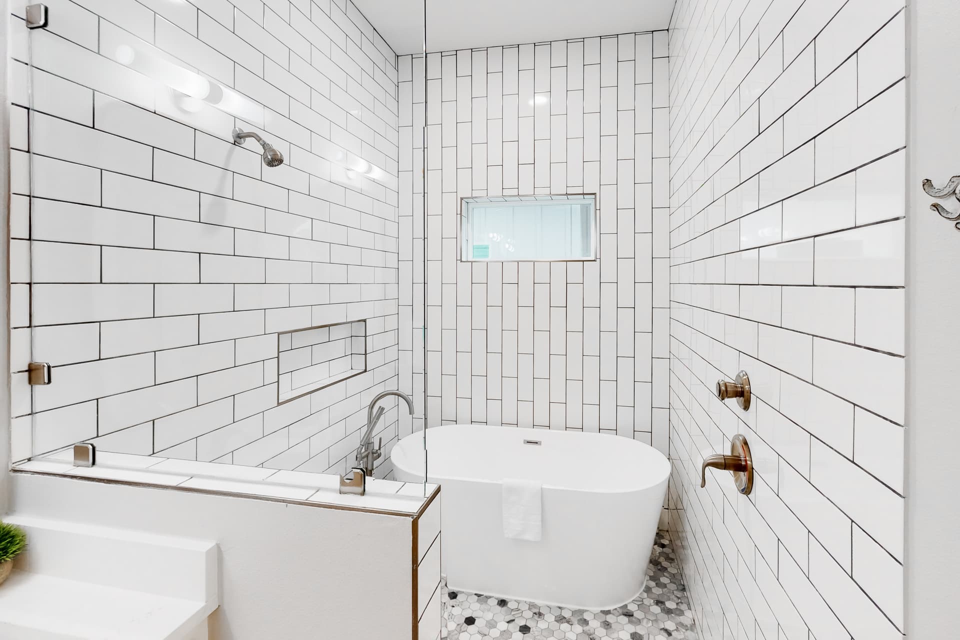 Martinis and Marlin - Image 17