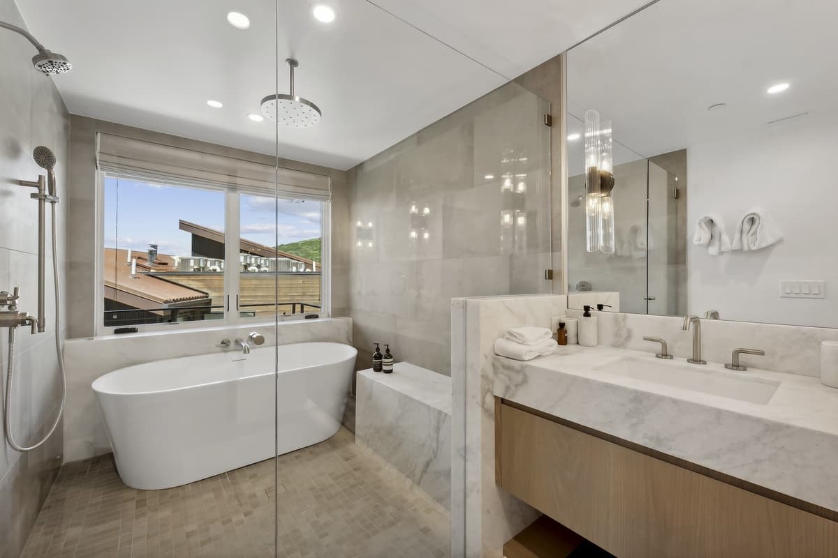 Slopeside Modern - Image 20