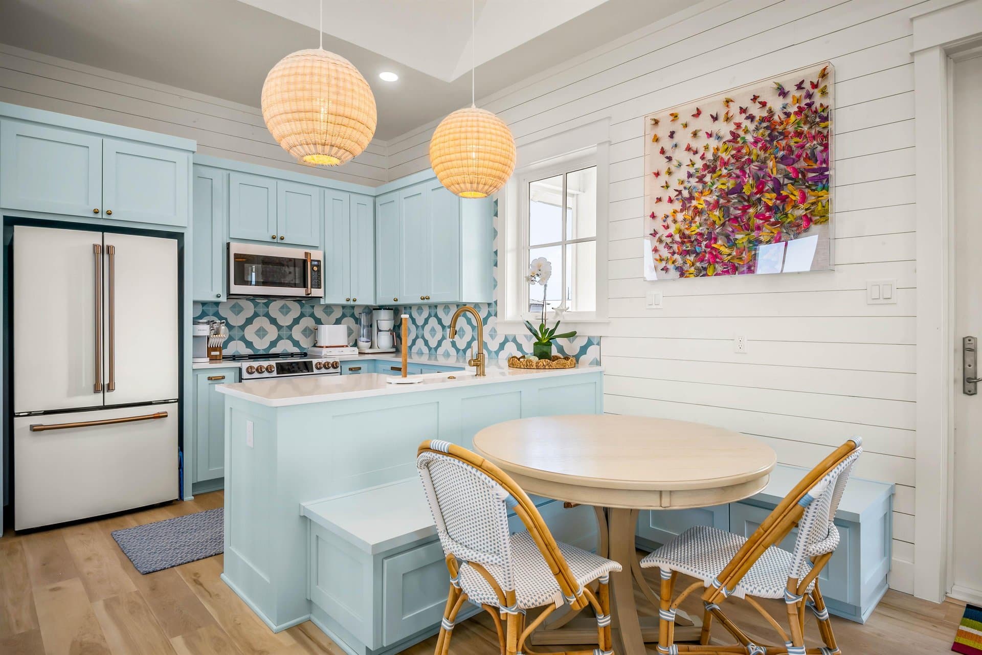 Let's "Glow" Girls - Image 5