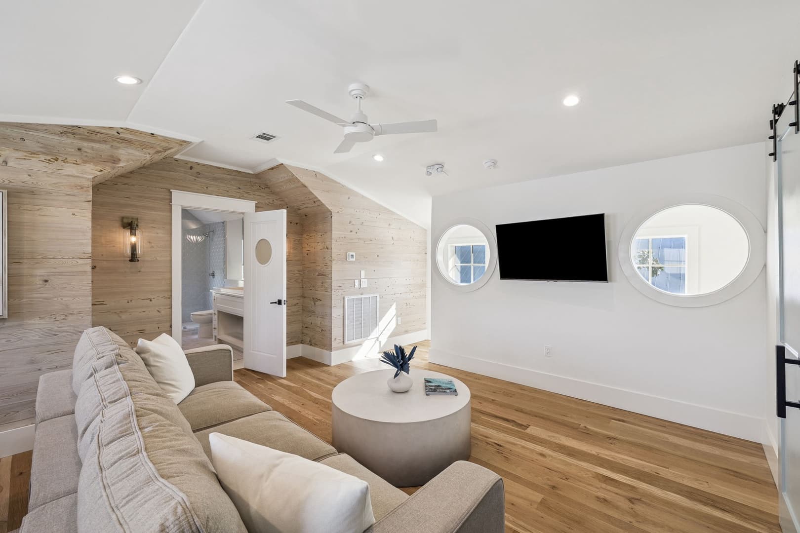 Anna Blue - Image 22