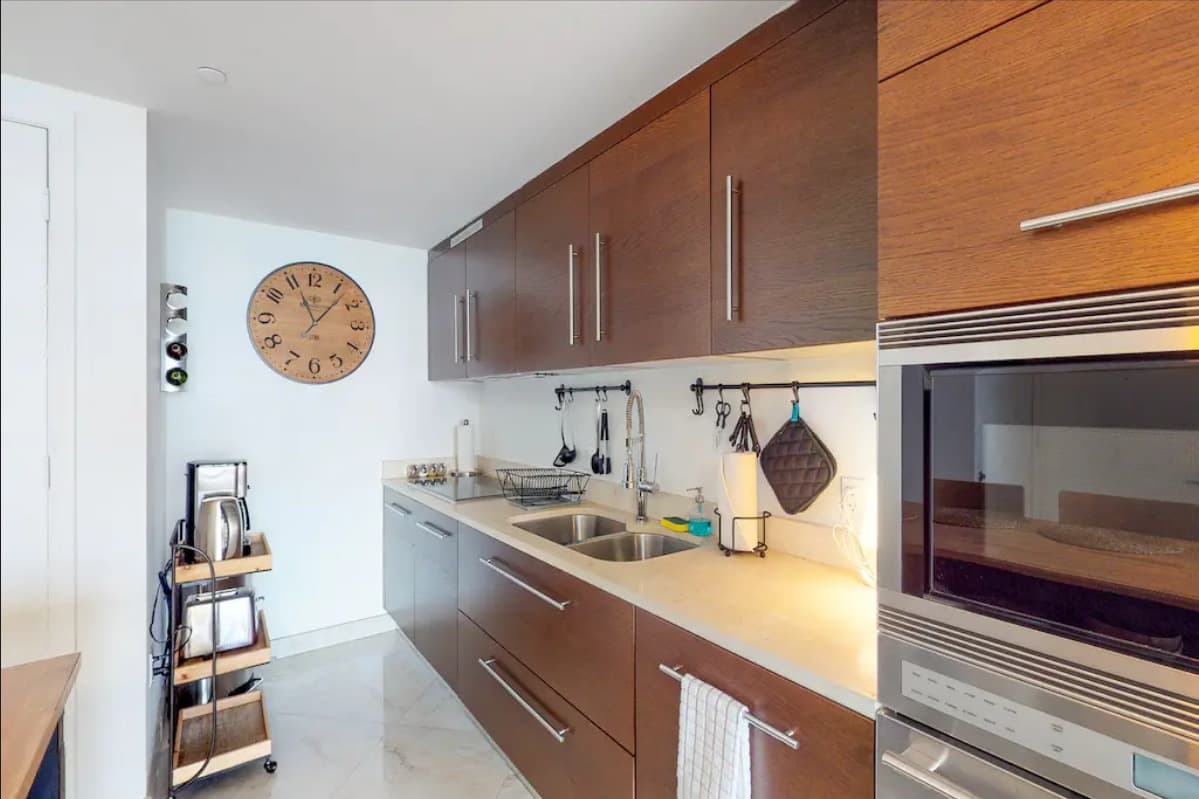 Iconic Views - Image 6