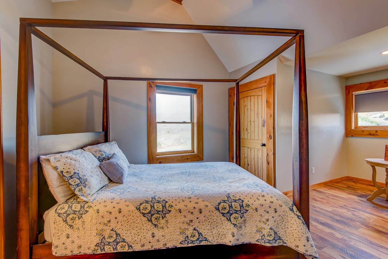 Mountain Range Retreat - Image 23