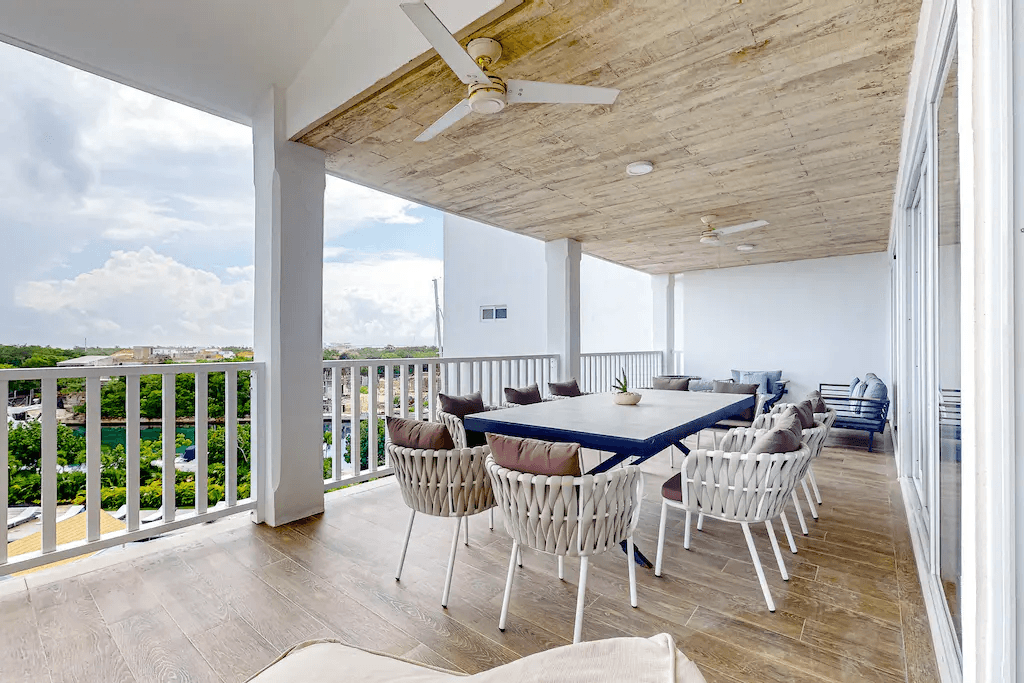 Blue House 305 - Image 21