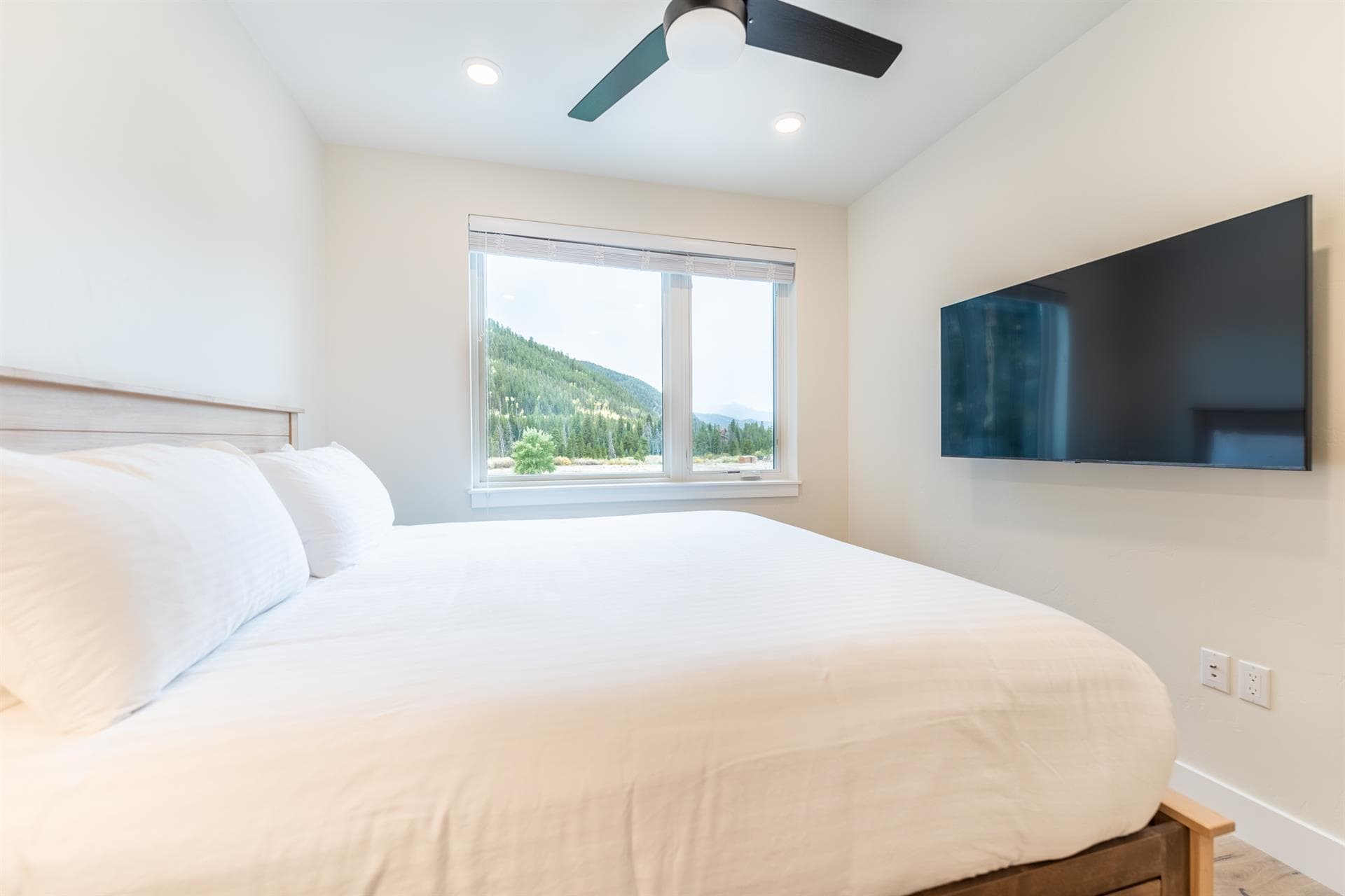 Mountain Mirage Escape - Image 15