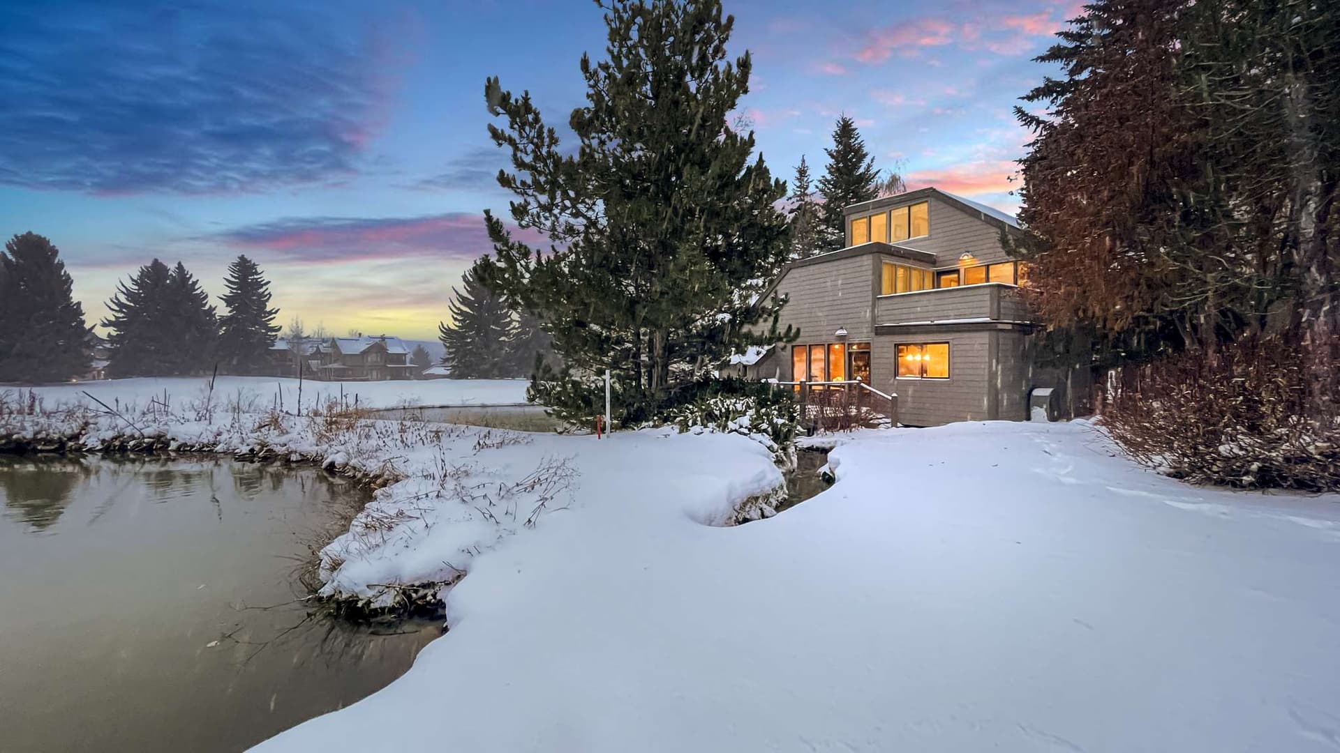 Whispering Waters Chalet - Image 2