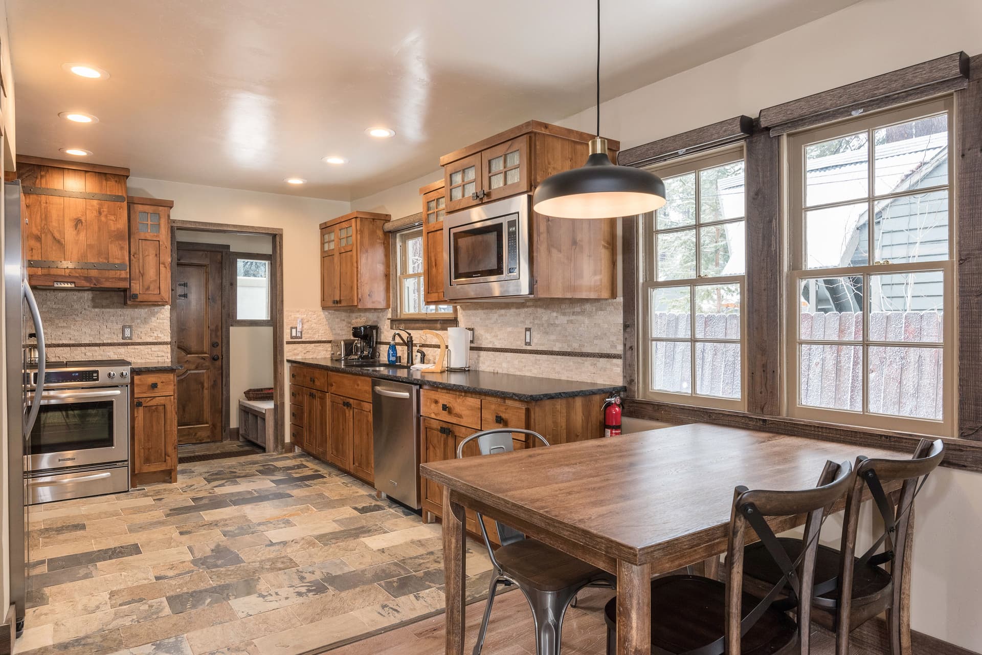 Blue Lakeview Place - Image 6