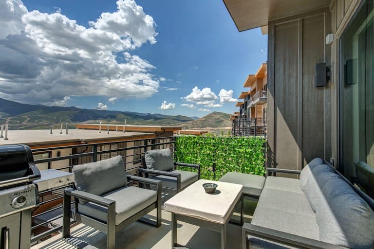 Hideout Hideaway - Image 3