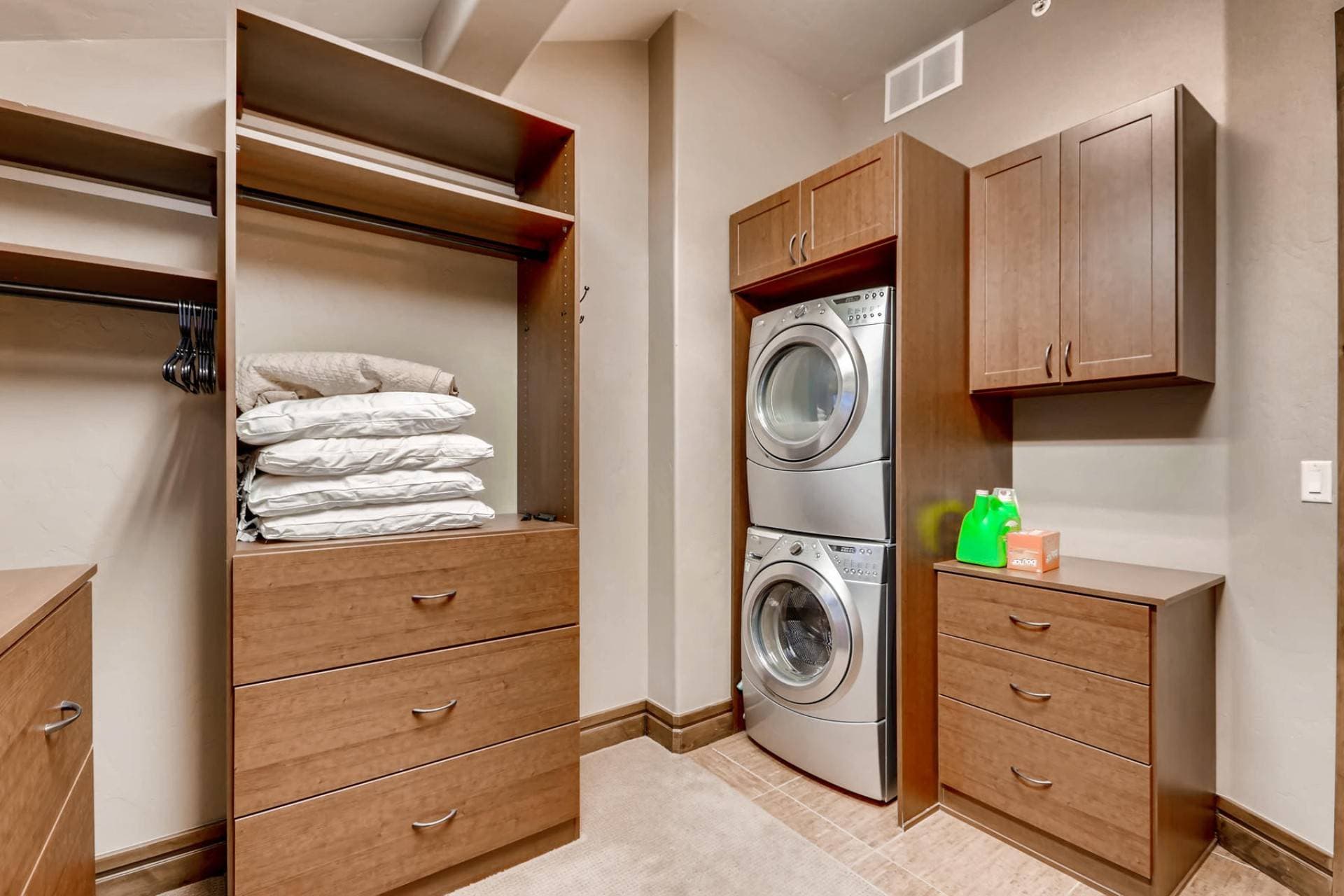 Warming Hut - Image 28