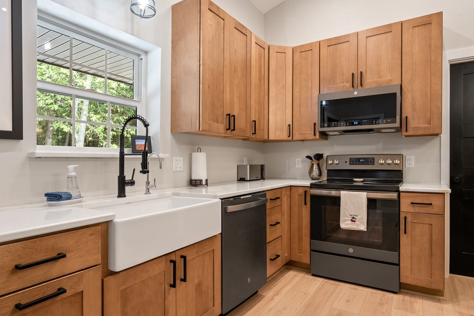 Point Beach Cottage - Image 2