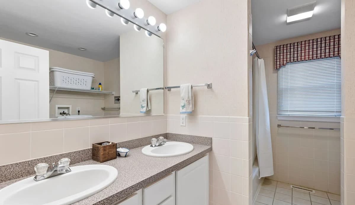 Harbor House #024Y - Image 16