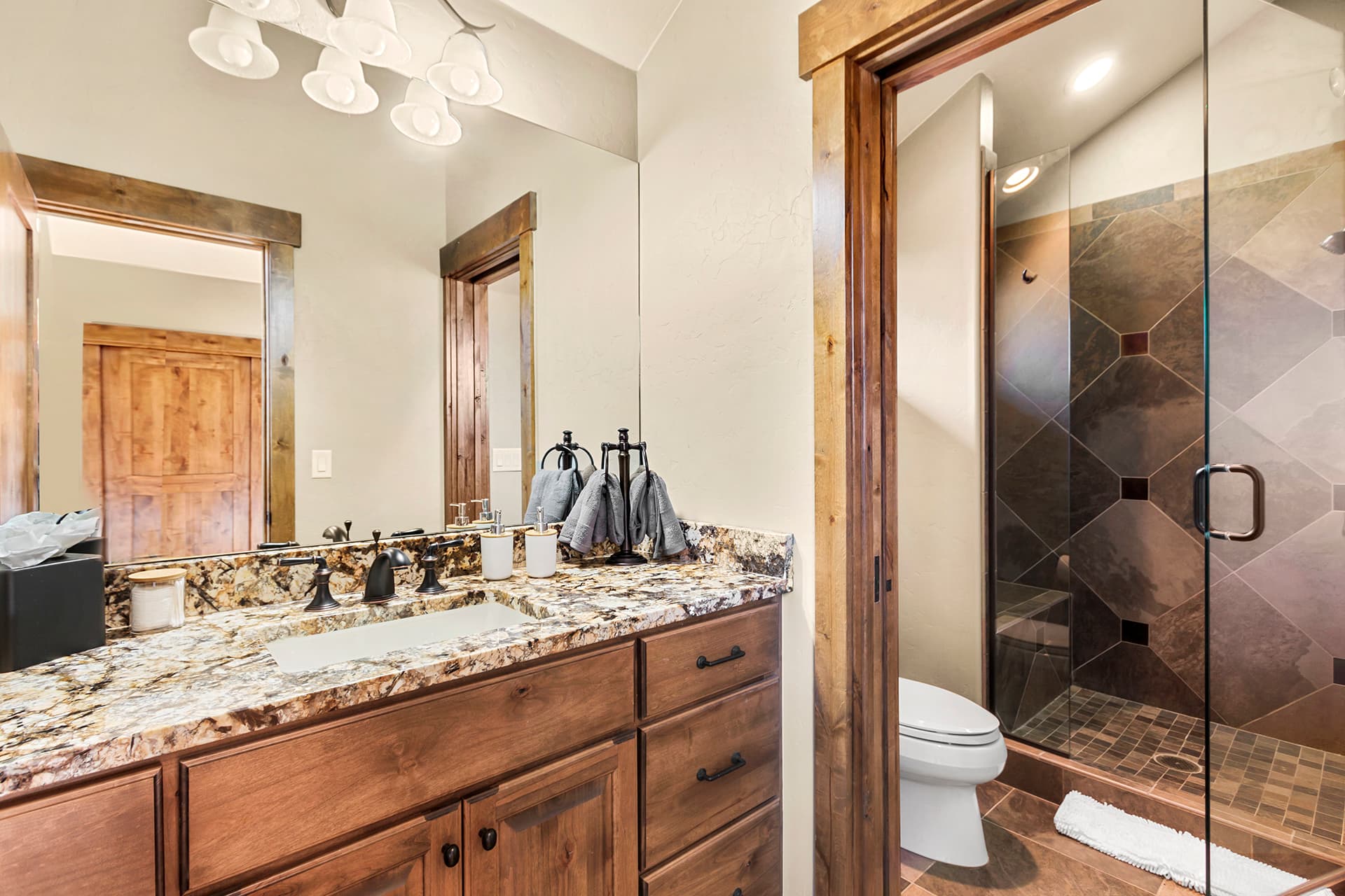 Twin Peaks Lodge - Image 35