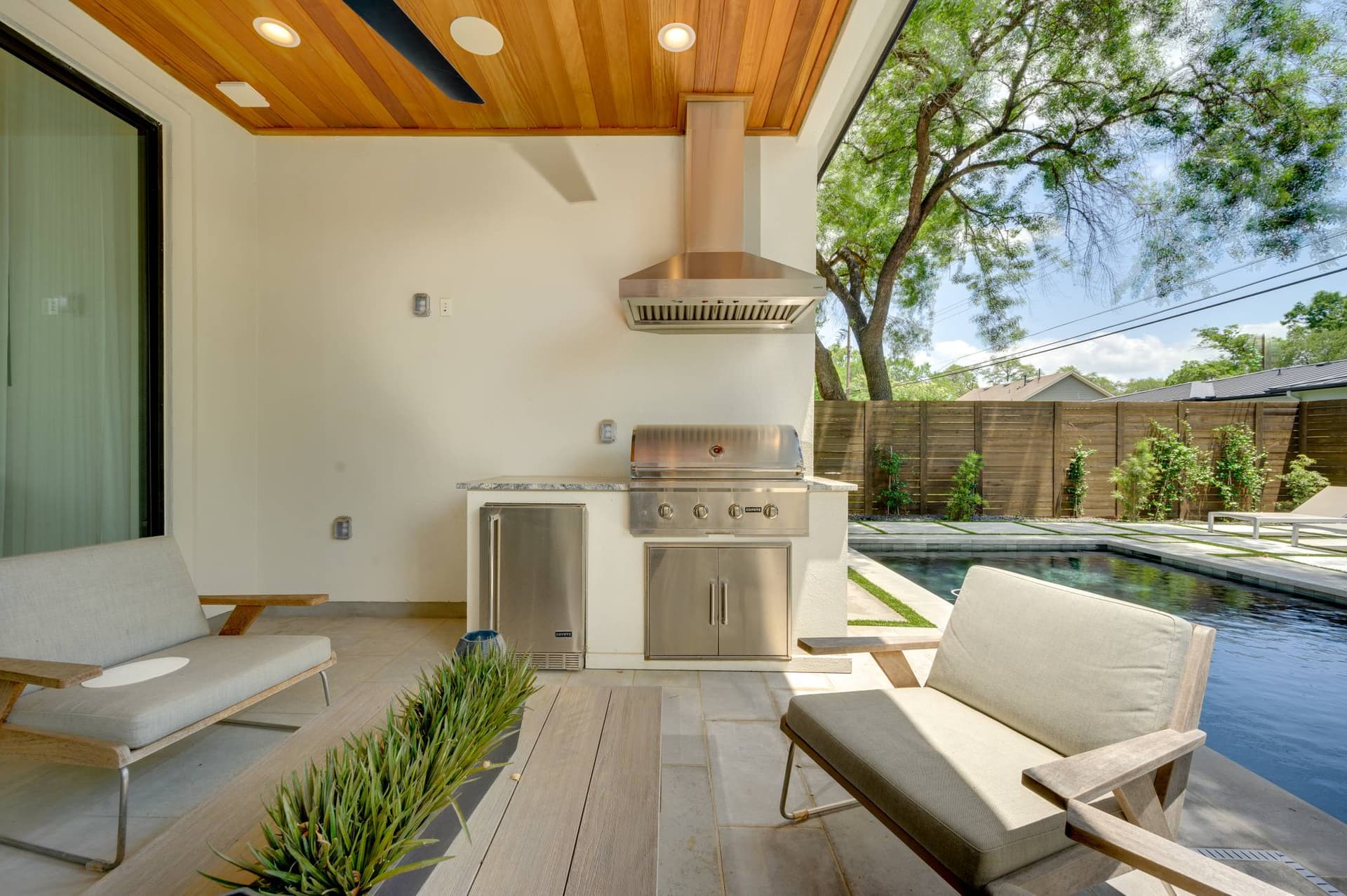 Austin Bella - Image 7