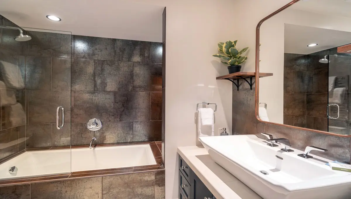 Plaza Tower - Image 15