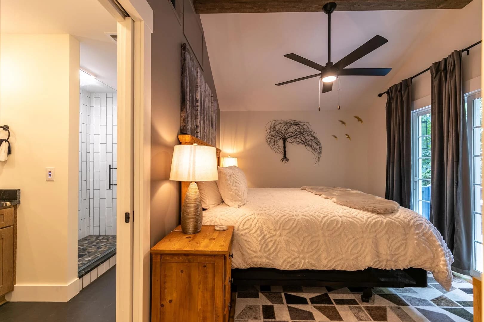 Riverside Retreat - Image 14